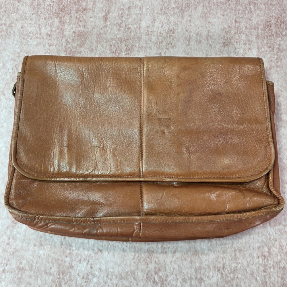 Vintage Wilsons Tan Leather Messenger Bag Flap Crossbody Adjustable Strap